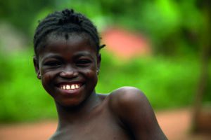 lèpre, petite fille, Fondation Follereau Luxembourg, nouvelle Guinée